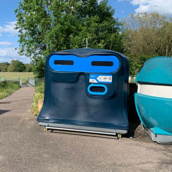 Installation de bornes bleues